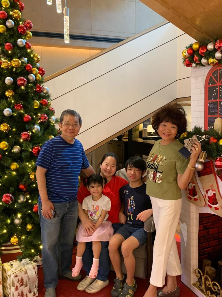 Kelly & May with their daughter and grandchildren at the Club’s year-end festive celebration in 2020