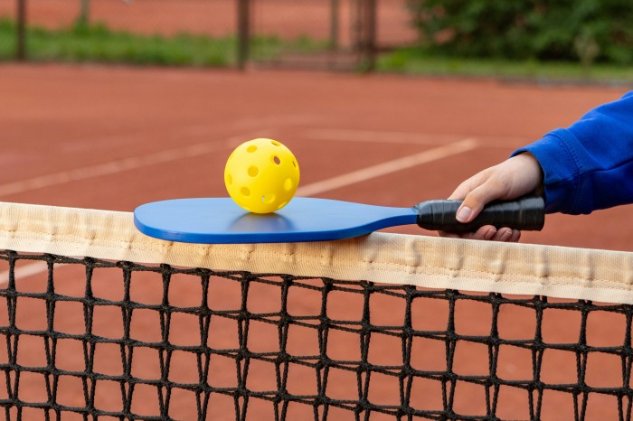 How to play pickleball?